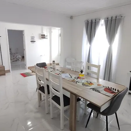 Vakantiehuis Azure Vista *